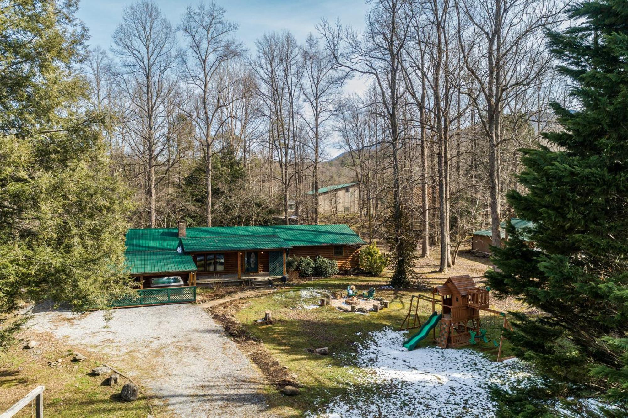 Sugar Cove By Avantstay Cabin By The River W Hot Tub Pool Table Guest House 蓋特林堡 外观 照片
