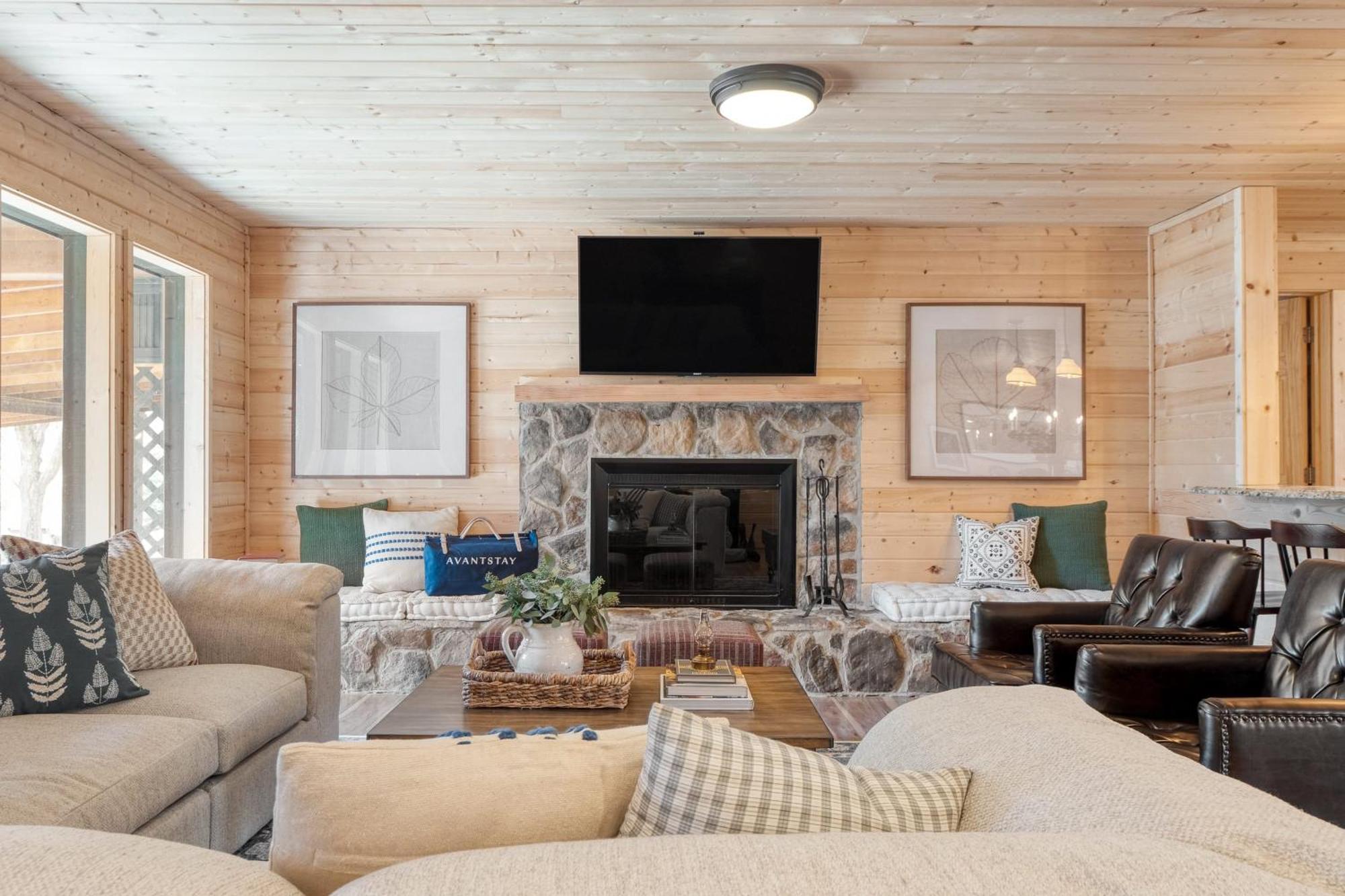 Sugar Cove By Avantstay Cabin By The River W Hot Tub Pool Table Guest House 蓋特林堡 外观 照片