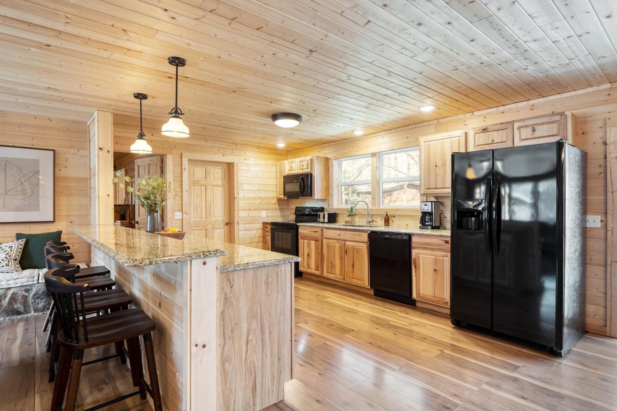 Sugar Cove By Avantstay Cabin By The River W Hot Tub Pool Table Guest House 蓋特林堡 外观 照片