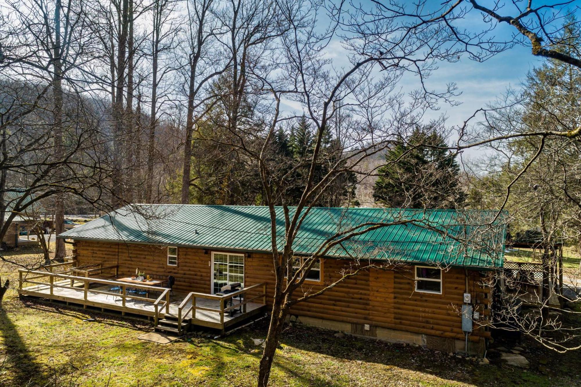 Sugar Cove By Avantstay Cabin By The River W Hot Tub Pool Table Guest House 蓋特林堡 外观 照片