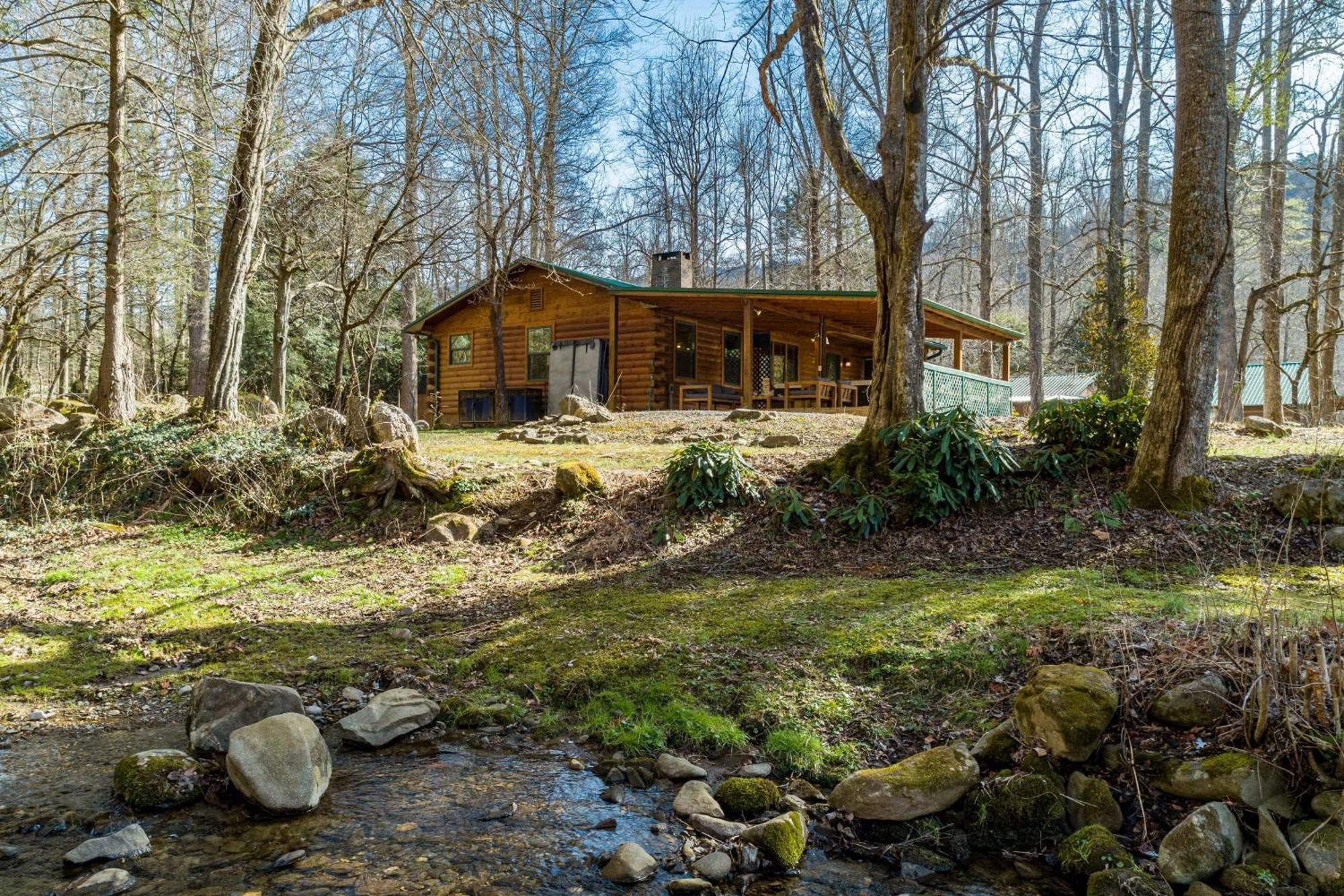 Sugar Cove By Avantstay Cabin By The River W Hot Tub Pool Table Guest House 蓋特林堡 外观 照片